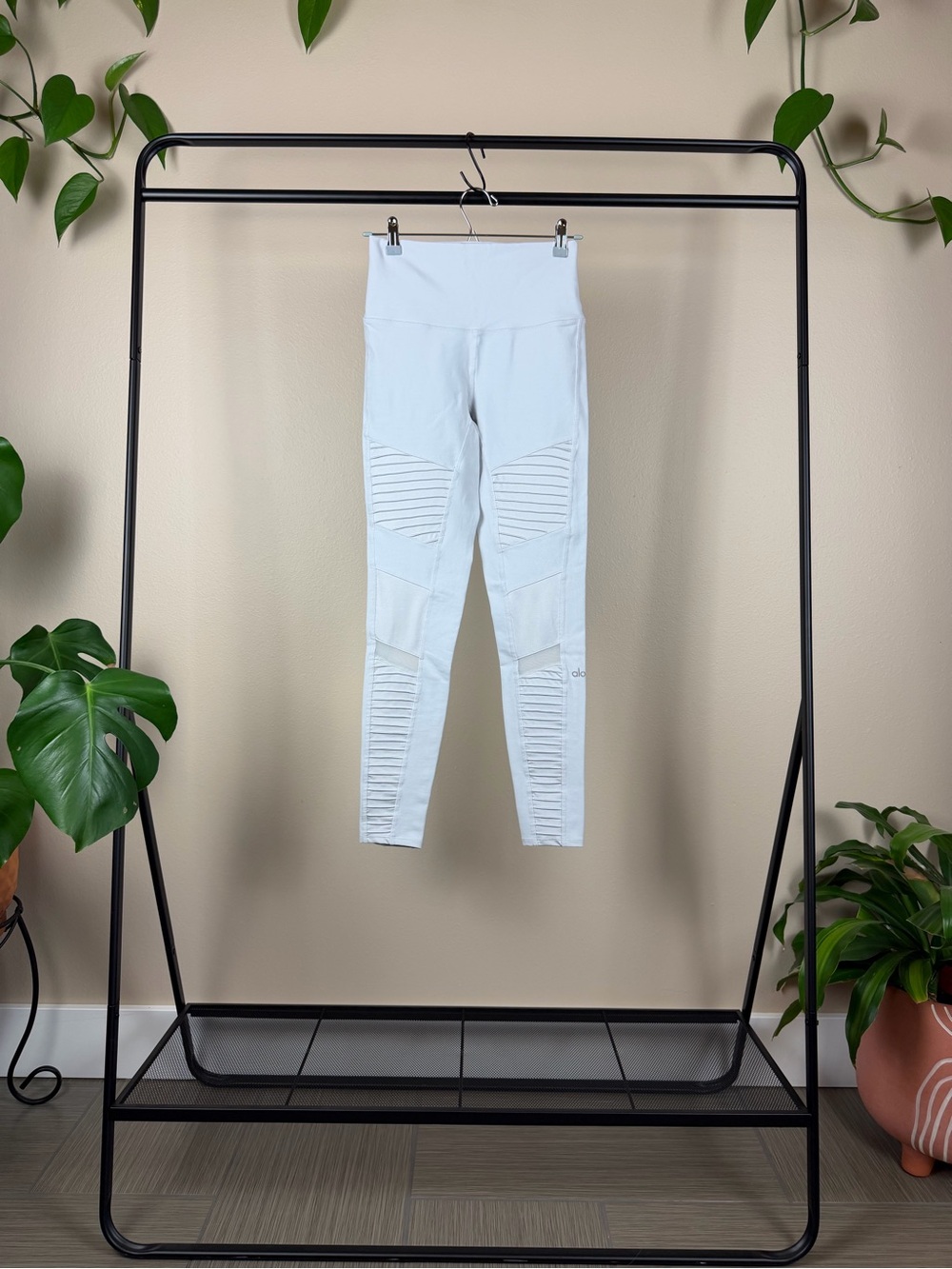 ALO Yoga White Moto Ribbed High-Waist Jeggings